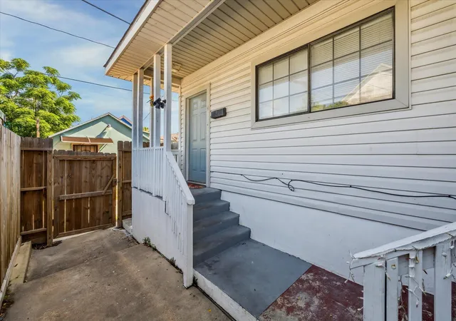 2nd image of 3718 Sealy St, Galveston, TX 77550 | MLS# 46205638