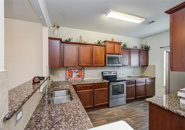 Photo 3 of Single family home for sale at 510 Douro Dr, Crosby, TX 77532 | MLS# 35468314 | Listing updated on 2026-06-10