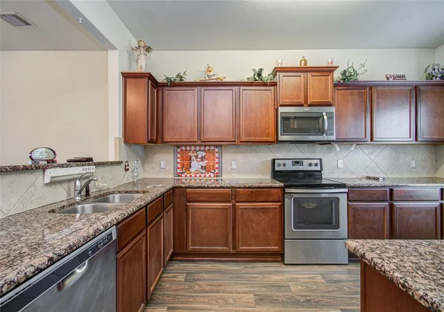 Photo 4 of Single family home for sale at 510 Douro Dr, Crosby, TX 77532 | MLS# 35468314 | Listing updated on 2026-06-10