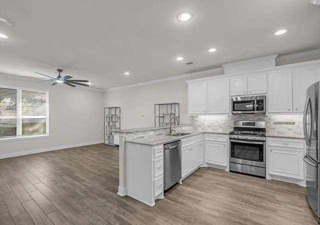 Photo 4 of Townhouse for sale at 17234 Hartridge Dr, Houston, TX 77090 | MLS# 36615839 | Listing updated on 2026-09-16