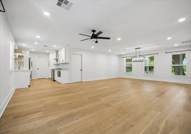 Photo 4 of Single family home for sale at 4725 Spellman Rd, Houston, TX 77035 | MLS# 31642940 | Listing updated on 2026-08-30