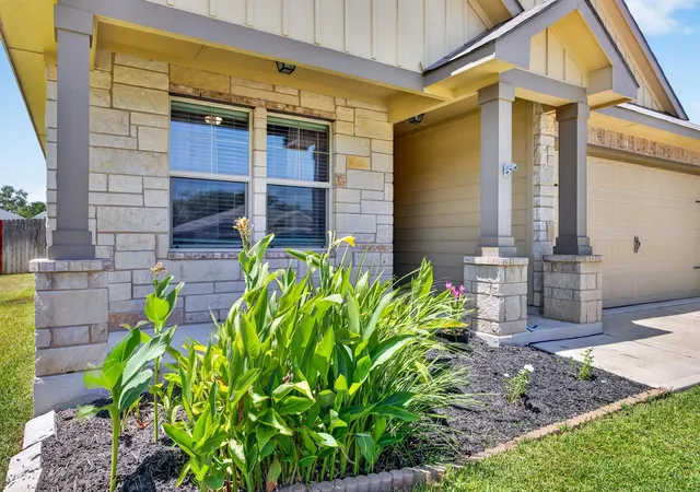 Photo 2 of Single family home for sale at 1933 Cartwright St, Bryan, TX 77807 | MLS# 13458551 | Listing updated on 2026-09-14