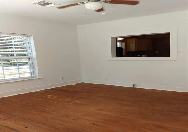 3rd image of 414 Avenue E, Highlands, TX 77562 | MLS# 21061054