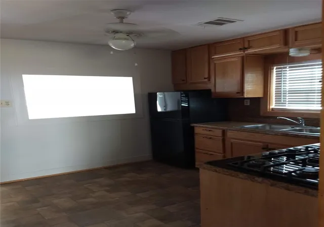 5th image of 414 Avenue E, Highlands, TX 77562 | MLS# 21061054