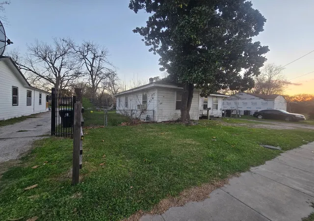 3rd image of 108 Parker Rd, Houston, TX 77076 | MLS# 18132295