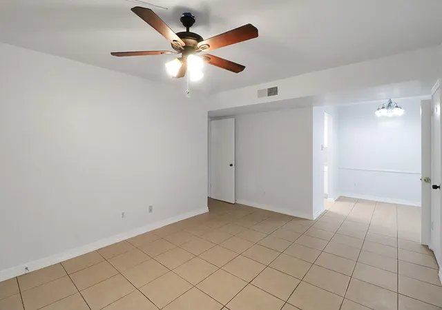 2nd image of 5929 Queensloch Dr #234, Houston, TX 77096 | MLS# 13186563
