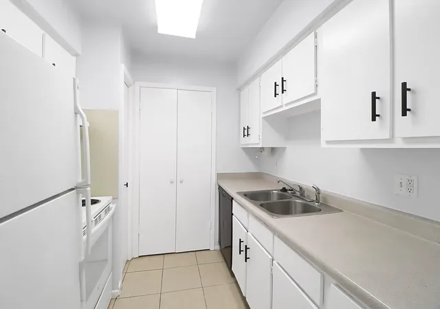 5th image of 5929 Queensloch Dr, Houston, TX 77096