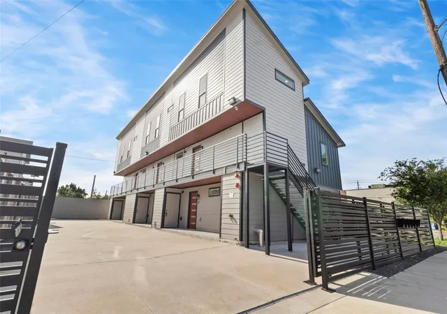 1st image of 319 Eastwood St, Houston, TX 77011 | MLS# 33650479