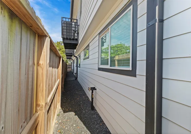 5th image of 319 Eastwood St, Houston, TX 77011 | MLS# 33650479
