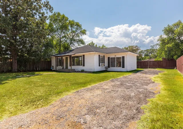 Photo 3 of Sale Pending at 1909 Reese St, Liberty, TX 77575 | MLS# 12861297 | Listing updated on 2026-10-06