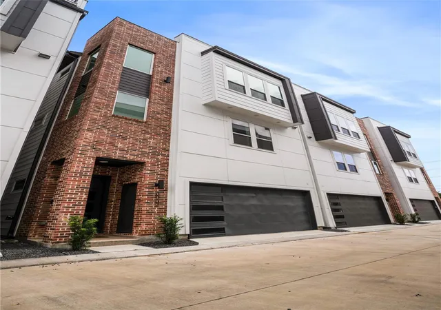 Photo 1 of Single family home for sale at 3032 Lamar St, Houston, TX 77003 | MLS# 7304463 | Listing updated on 2026-09-10