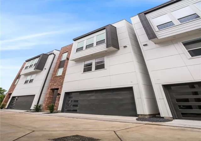 Photo 2 of Single family home for sale at 3032 Lamar St, Houston, TX 77003 | MLS# 7304463 | Listing updated on 2026-09-10