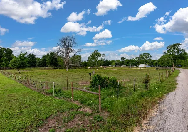 Photo 1 of Sale Pending at 33703 Reynolds Rd, Fulshear, TX 77441 | MLS# 34400885 | Listing updated on 2026-07-31