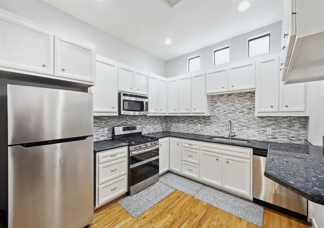 Photo 2 of Townhouse for sale at 11315 Main St #1401, Houston, TX 77025 | MLS# 77516884 | Listing updated on 2026-07-23