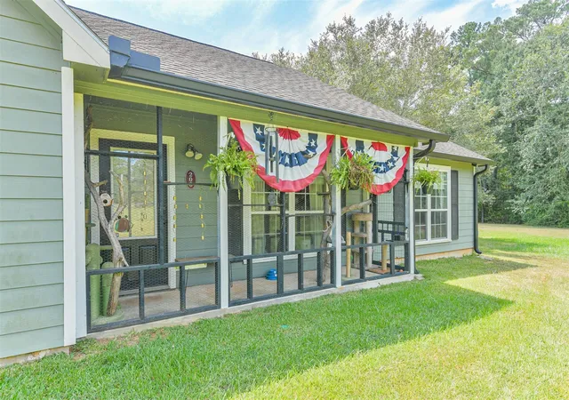 Photo 2 of Single family home for sale at 200 Chris Ln, Shepherd, TX 77371 | MLS# 81673303 | Listing updated on 2026-09-10