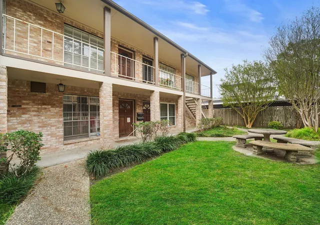 1st image of 815 Wax Myrtle Ln #A, Houston, TX 77079 | MLS# 22301218