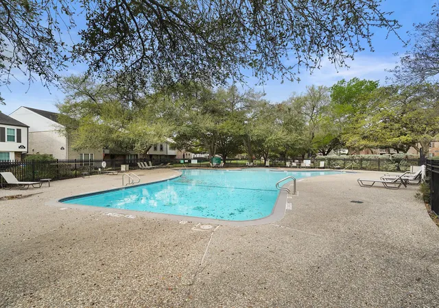 2nd image of 815 Wax Myrtle Ln, Houston, TX 77079
