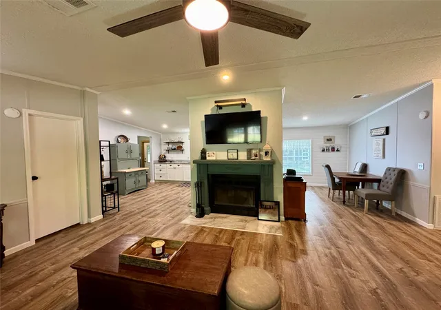 Photo 3 of Sale Pending at 45 Arizona Ln, Huntsville, TX 77320 | MLS# 97596352 | Listing updated on 2026-09-27