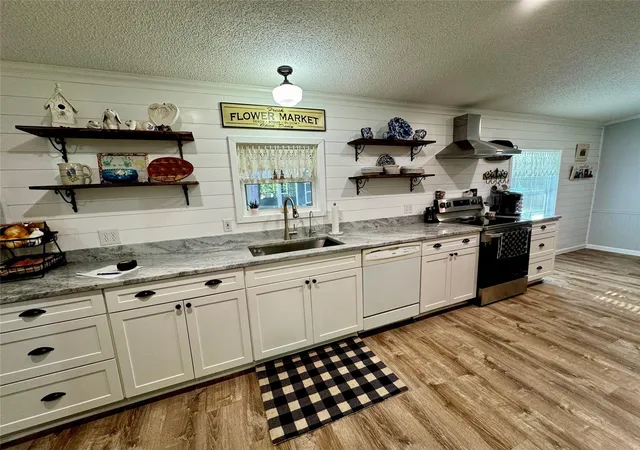 Photo 4 of Sale Pending at 45 Arizona Ln, Huntsville, TX 77320 | MLS# 97596352 | Listing updated on 2026-09-27