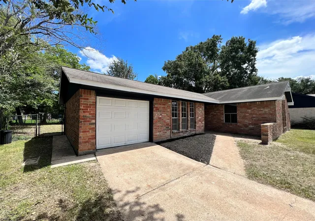 Photo 2 of Sale Pending at 8718 Chipping Ln, Houston, TX 77088 | MLS# 97466212 | Listing updated on 2026-08-26