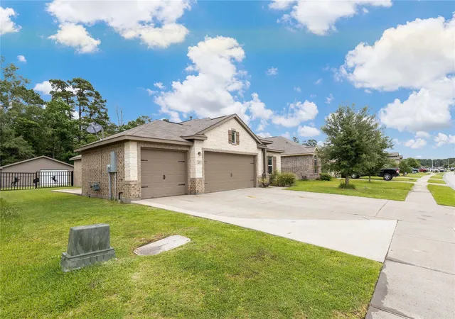 Homes for sale in Anahuac, TX | 426 Kickapoo Dr, Anahuac, TX 77514 | MLS# 35181481