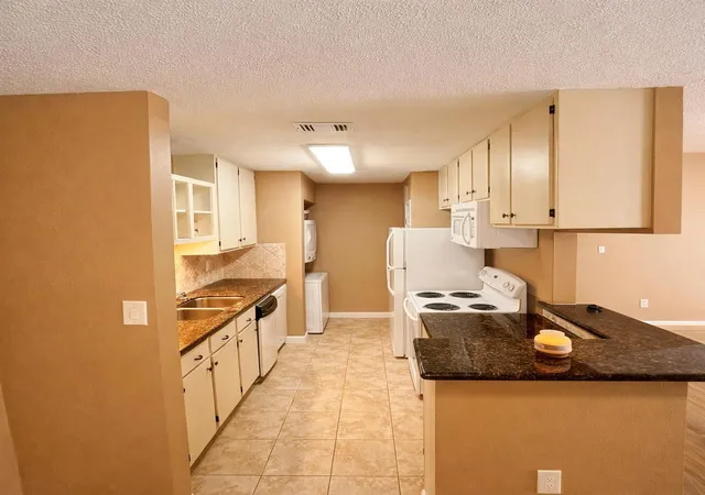 5th image of 9707 Richmond Ave #16, Houston, TX 77042 | MLS# 89245498