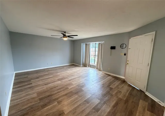 2nd image of 2402 Sycamore Ave, Huntsville, TX 77340