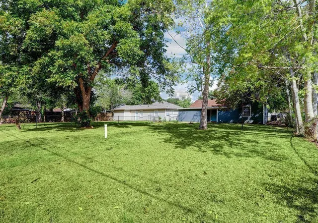 11th image of 1236 San Felipe St, Angleton, TX 77515 | MLS# 58462021