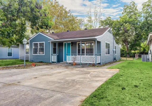 1st image of 1236 San Felipe St, Angleton, TX 77515 | MLS# 58462021