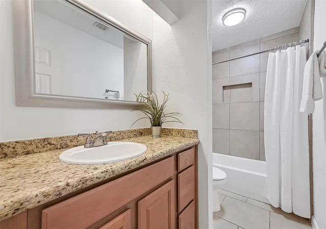 5th image of 2414 Heather Ridge Ct, Webster, TX 77598 | MLS# 51013957