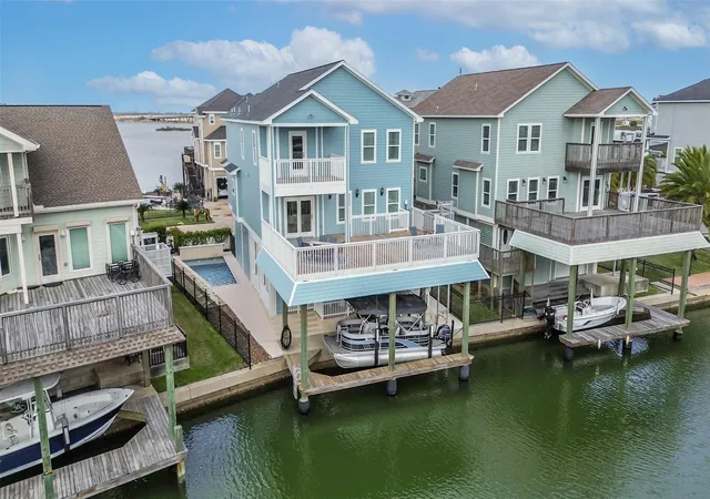 2nd image of 429 Jeanie Lynne Cir, Galveston, TX 77554 | MLS# 25013000