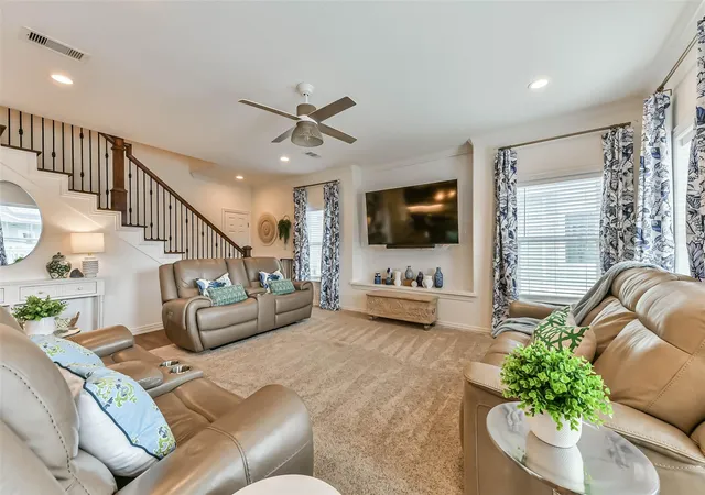 Photo 4 of Single family home for sale at 429 Jeanie Lynne Cir, Galveston, TX 77554 | MLS# 25013000 | Listing updated on 2026-09-02