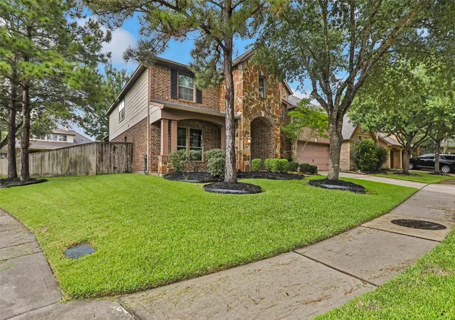 Photo 3 of Sale Pending at 17603 Boysen Ct, Humble, TX 77346 | MLS# 10293929 | Listing updated on 2026-09-19