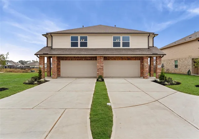 Photo 4 of Townhouse for sale at 1376 Mixander Way, La Porte, TX 77571 | MLS# 88016516 | Listing updated on 2026-09-12