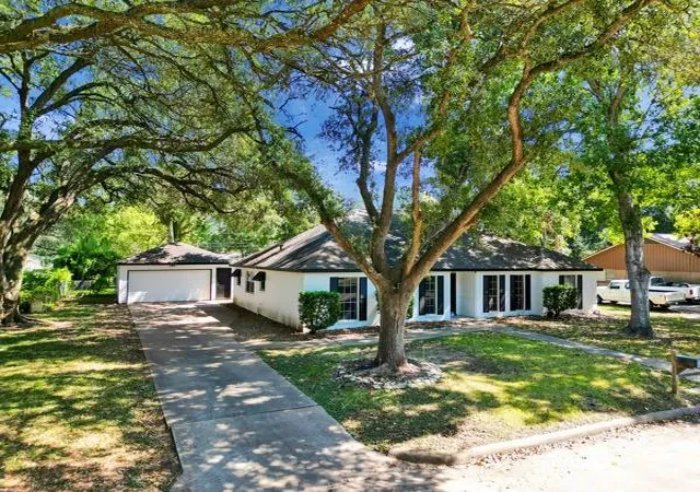 2nd image of 1215 Briar Ln, Wharton, TX 77488 | MLS# 92403857