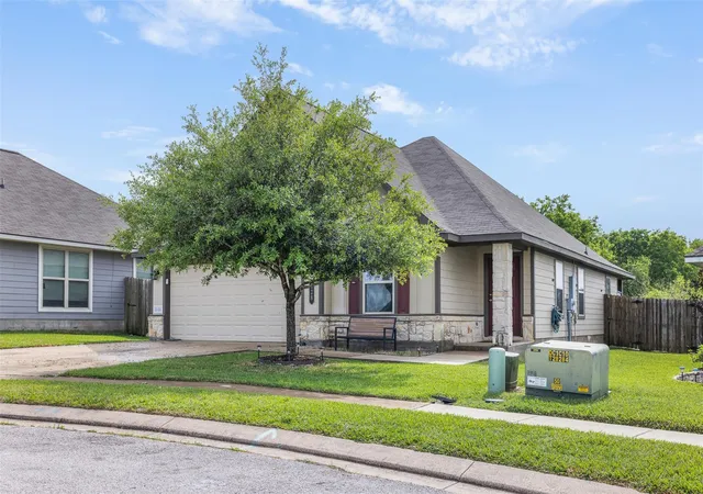 Homes for sale in Navasota, TX | 128 Dove Ct, Navasota, TX 77868 | MLS# 71708848