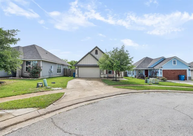 Homes for sale in Navasota, TX | 128 Dove Ct, Navasota, TX 77868 | MLS# 71708848