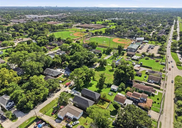 32nd image of 2516 Lucky St, Houston, TX 77088 | MLS# 77424624