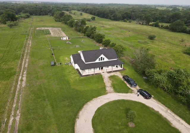 2nd image of 1335 Hilltop Rd, East Bernard, TX 77435 | MLS# 46681540