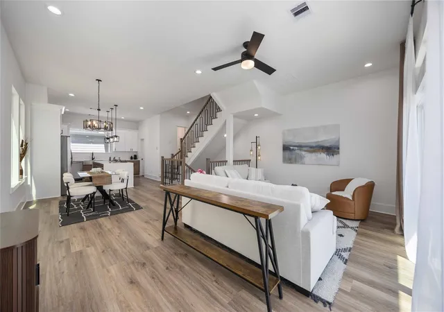 Photo 3 of Single family home for sale at 1941 Knoll Sq Dr, Houston, TX 77080 | MLS# 19797973 | Listing updated on 2026-07-24