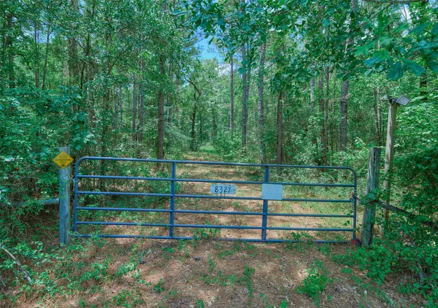 4th image of 8327 Fm 980 N, Huntsville, TX 77320 | MLS# 49646851