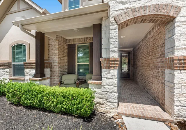 2nd image of 14 Larchfield Ct, Tomball, TX 77375 | MLS# 11724911