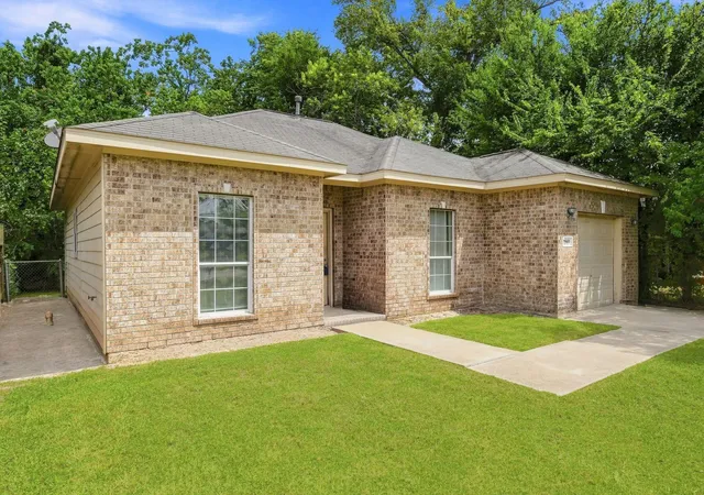 Photo 2 of Single family home for sale at 7965 Fields St, Houston, TX 77028 | MLS# 43983531 | Listing updated on 2026-09-14