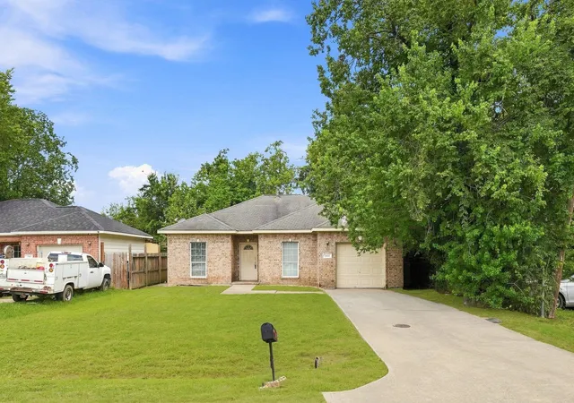 Photo 3 of Single family home for sale at 7965 Fields St, Houston, TX 77028 | MLS# 43983531 | Listing updated on 2026-09-14