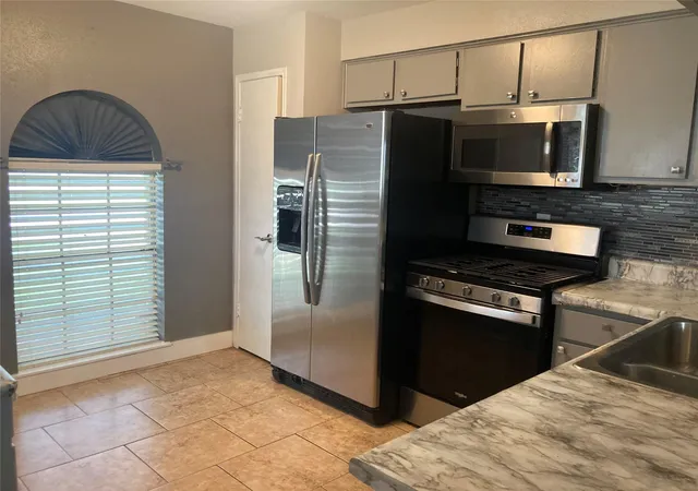 Photo 3 of Single family home for sale at 1623 Canary Cir, League City, TX 77573 | MLS# 83621310 | Listing updated on 2026-09-04