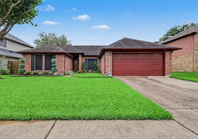 2nd image of 4802 Stone Bridge St, Baytown, TX 77521 | MLS# 16294866