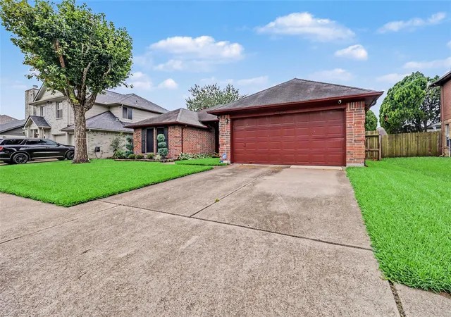 3rd image of 4802 Stone Bridge St, Baytown, TX 77521 | MLS# 16294866