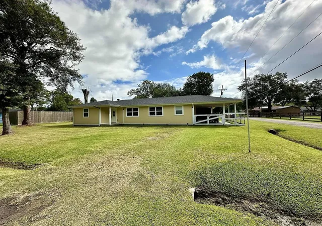 Photo 3 of Single family home for sale at 4031 Fairview Dr, Orange, TX 77630 | MLS# 89956254 | Listing updated on 2026-08-25