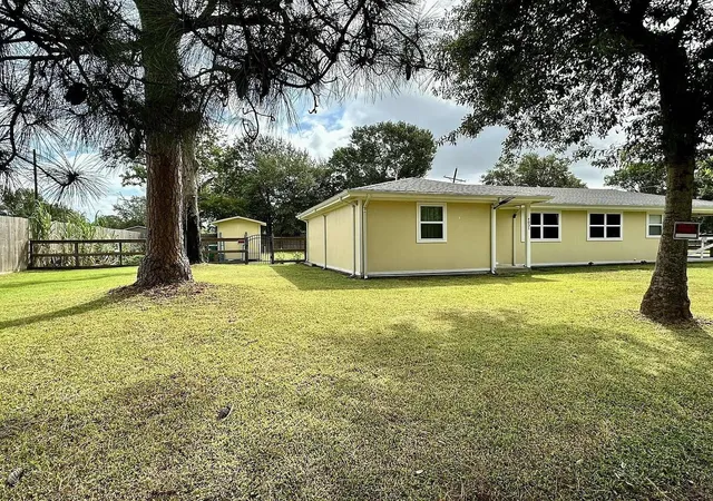 Photo 3 of Single family home for sale at 4031 Fairview Dr, Orange, TX 77630 | MLS# 89956254 | Listing updated on 2026-08-25