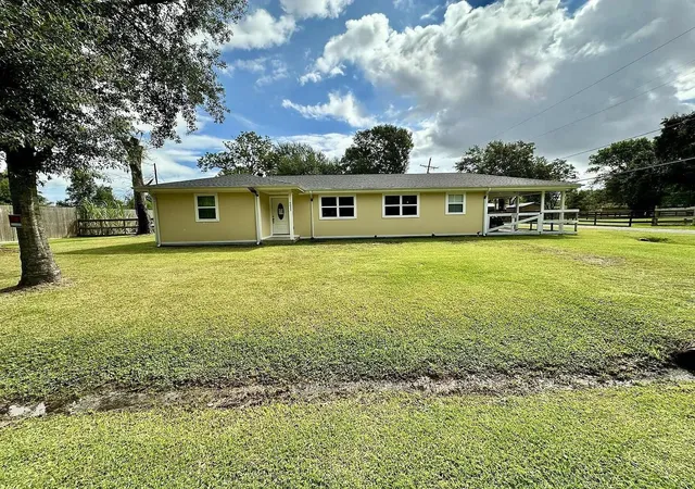 Photo 4 of Single family home for sale at 4031 Fairview Dr, Orange, TX 77630 | MLS# 89956254 | Listing updated on 2026-08-25